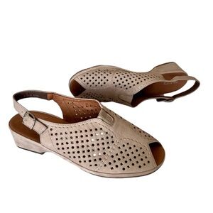 WEEKEND SALE ‼️🎈‼️SOFT AS A BUTTER DESIGNED IN GERMANY SANDALS SIZE 9,5